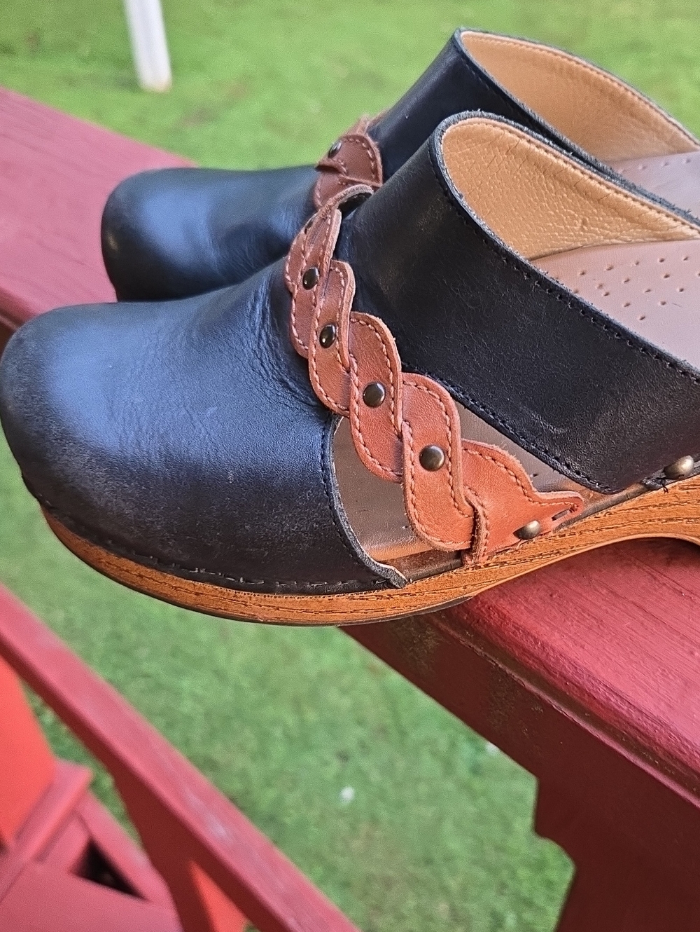Dansko Wmn Black Leather Slip-On Clogs with Tan Braided Strap Metal Accent Sz 37 - Picture 6 of 7